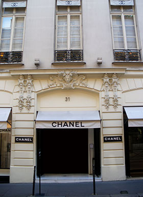 Lorem ipsum dolor sit amet a long headline that will wrap to two lines.